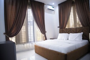 Luxury Suite, 1 Bedroom | 1 bedroom, desk, laptop workspace, free WiFi - Kyeston Apartment (Abuja)
