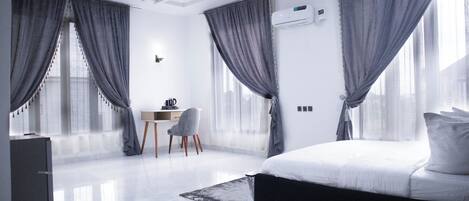 Royal-værelse | 1 soveværelse, skrivebord, arbejdsområde til bærbare computere