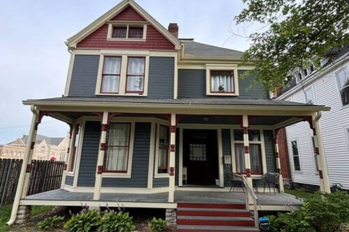 Eighty Three-Historic Downtown