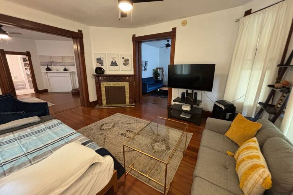 1 dormitori, planxa i posts de planxar, wifi i roba de llit 