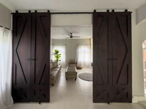 TV - 4-bedroom villa in fabulous St. Ann Parish with AC, WiFi (St. Ann Parish)