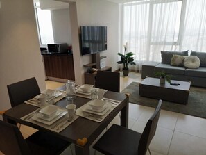 Smart TV - Charming tower with 1 bedroom, WiFi, Gym, pool in the Middle of the City
 (Sanabis)