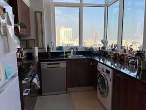 雪櫃、微波爐、焗爐、爐具