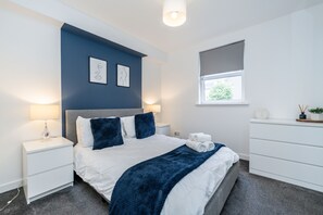 2 chambres, fer et planche à repasser, Wi-Fi gratuit, draps fournis