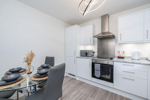 Fridge, microwave, oven, stovetop
