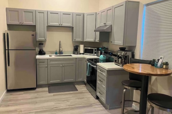 Frigorífic, microones, forn i placa de cuina