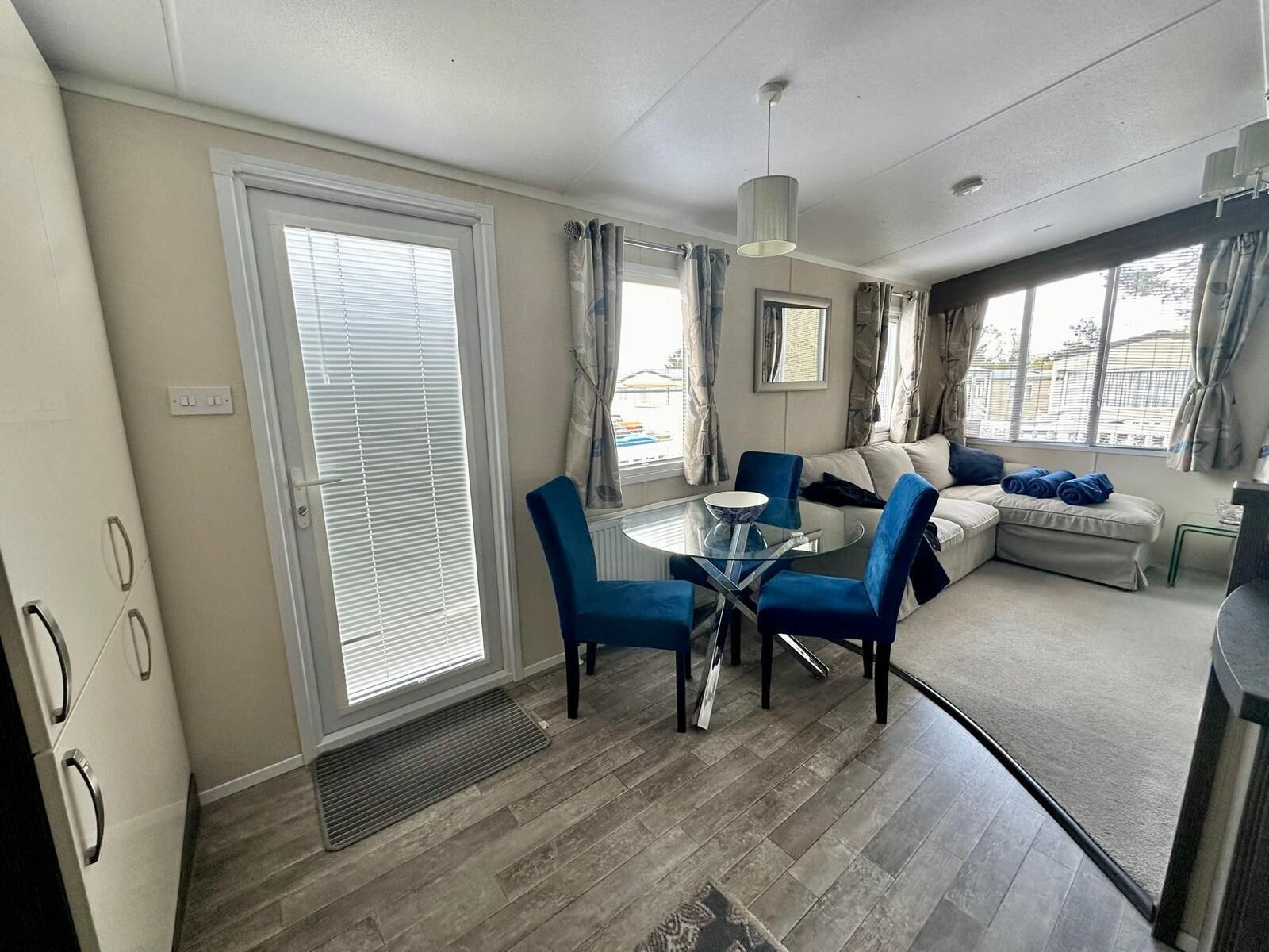 Smart-TV, peis og bøker