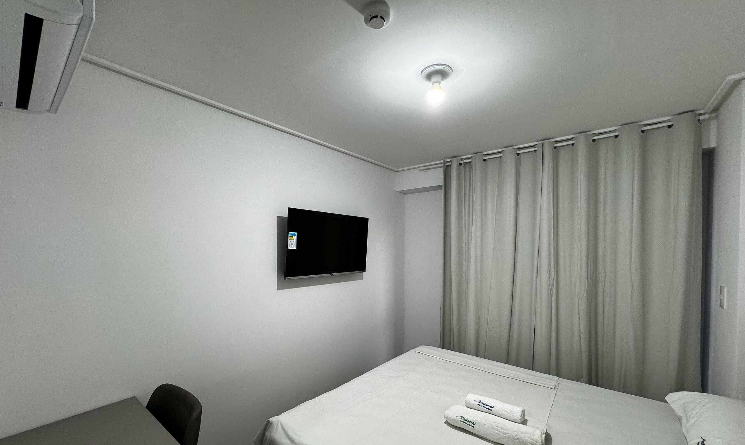 1 bedroom, individually decorated, individually furnished