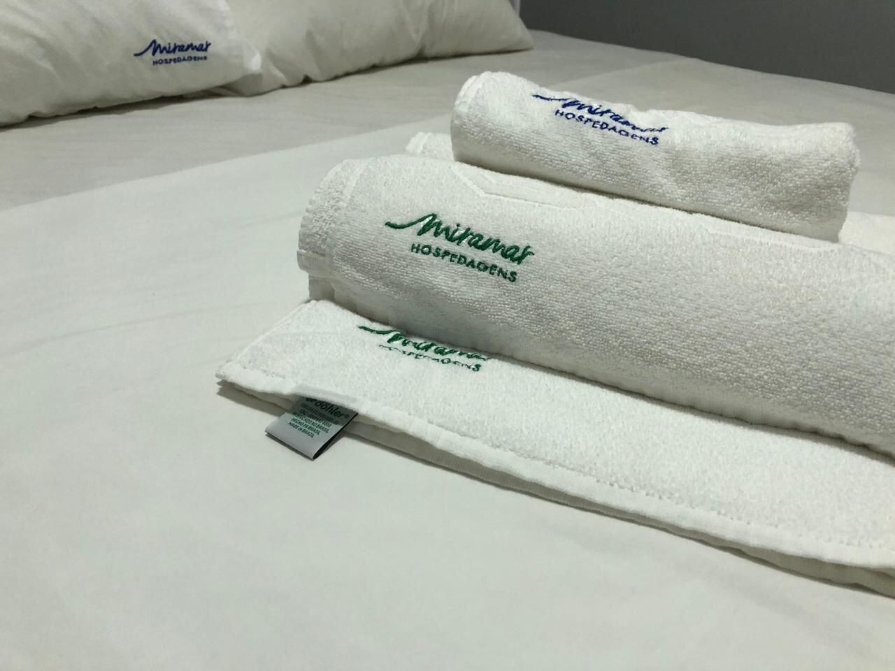 Basic Studio | Bathroom amenities | Shower, towels, shampoo, toilet paper