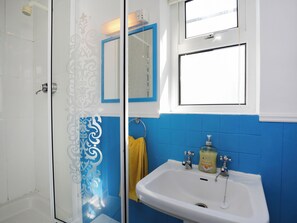 Towels - 3 bedroom accommodation in Croyde, near Saunton and Braunton (Croyde, near Saunton and Braunton)