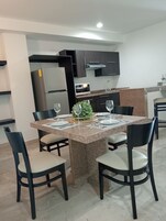 Suite superior | Caja fuerte, escritorio, espacio para trabajar con un portátil