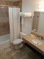 Junior Room, 2 Queen Beds | Bathroom