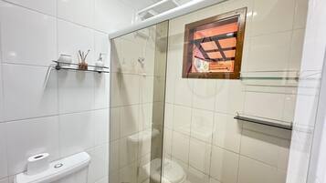 Premium House | Bathroom | Towels, toilet paper