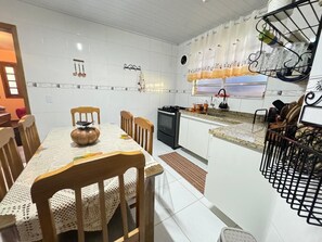 Premium House | Private kitchen - Luxury 3 Bedroom Home (Campos do Jordão)