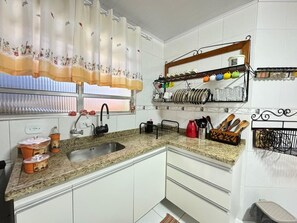 บ้านพักพรีเมียม | ครัวส่วนตัว | ตู้เย็นขนาดใหญ่, ไมโครเวฟ, เตาอบ, เตาประกอบอาหาร