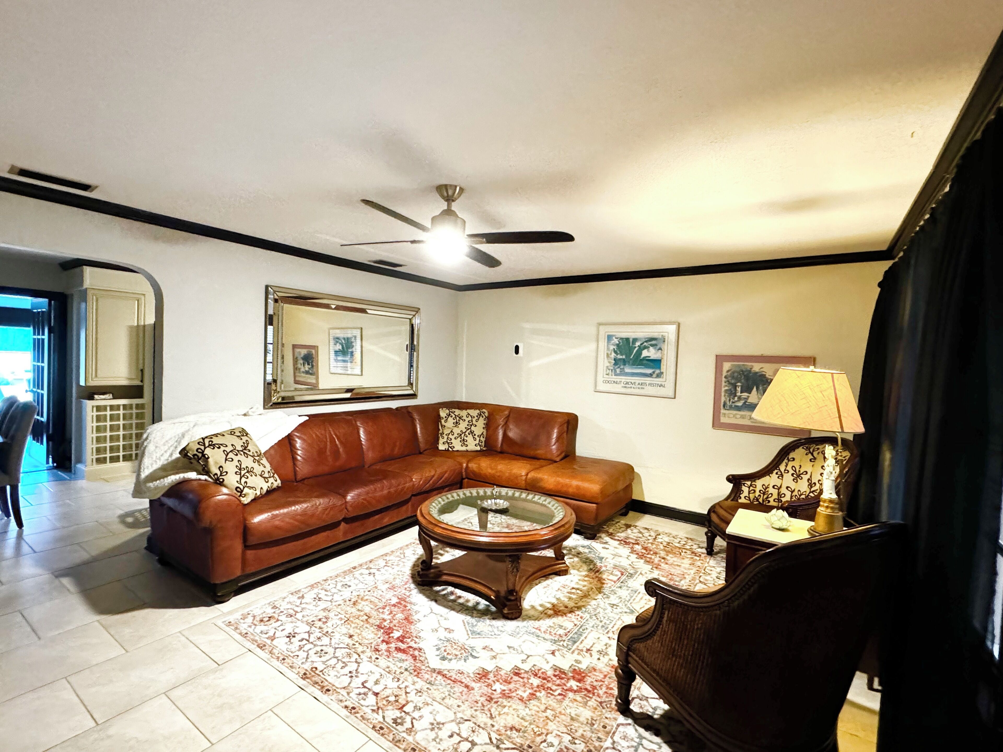 Halifax Breeze Cottage - EV Charger and Hot Tub in sunny Daytona Beach
