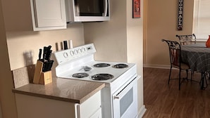 Unclassified image, 4 of 13, button - Charming 1bdm cottage with AC & WiFi in Corvallis - Close to OSU Campus (Corvallis)