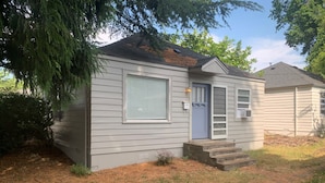 Unclassified image, 5 of 13, button - Charming 1bdm cottage with AC & WiFi in Corvallis - Close to OSU Campus (Corvallis)