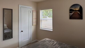 Unclassified image, 2 of 13, button - Charming 1bdm cottage with AC & WiFi in Corvallis - Close to OSU Campus (Corvallis)