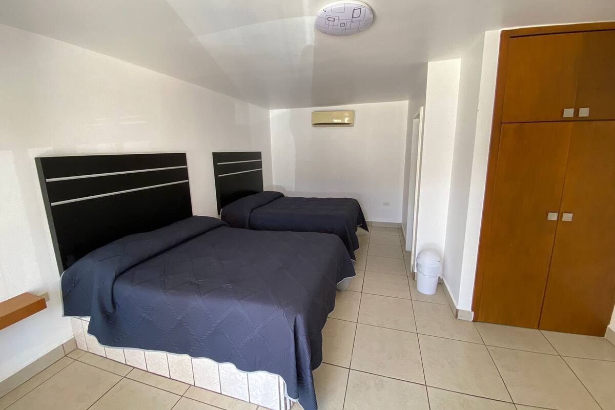 WiFi (free), bed sheets
