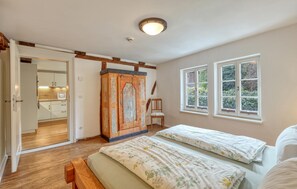 1 Schlafzimmer, Reisekinderbett, kostenloses WLAN, Bettwäsche