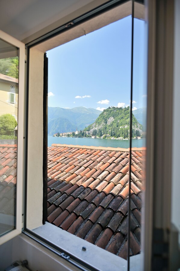 Interior - Your window on Varenna-Como-. (Varenna)