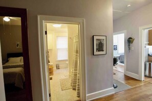 2 makuuhuonetta, silitysrauta/-lauta, Wi-Fi, vuodevaatteet