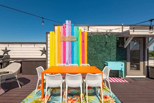 The Aurora: Vibrant Home with Nashville Skyline