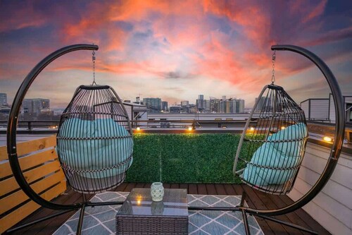 Aurora: Rooftop, Grill + Skyline Views near Gulch