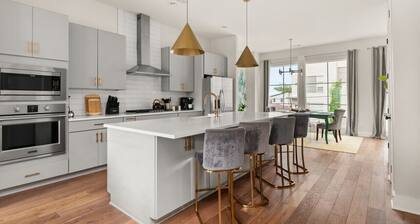 Urban Oasis | Rooftop Retreat + Private Parking