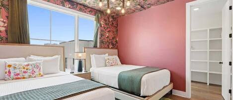 3 bedrooms, desk, iron/ironing board, travel crib