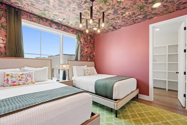 3 bedrooms, desk, iron/ironing board, travel crib