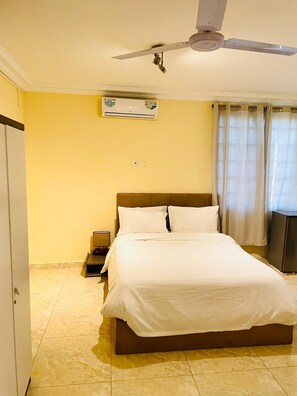 Luxury Single Room | Desk, free WiFi - TALLAHASSEE BOULERVARD (Tema)
