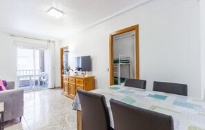 2 bedrooms, iron/ironing board, free WiFi