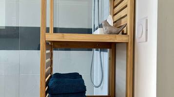 Shower, hair dryer, towels