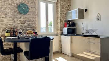 Fridge, microwave, oven, dishwasher