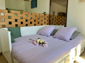 2 chambres, fer et planche à repasser, Wi-Fi, draps fournis