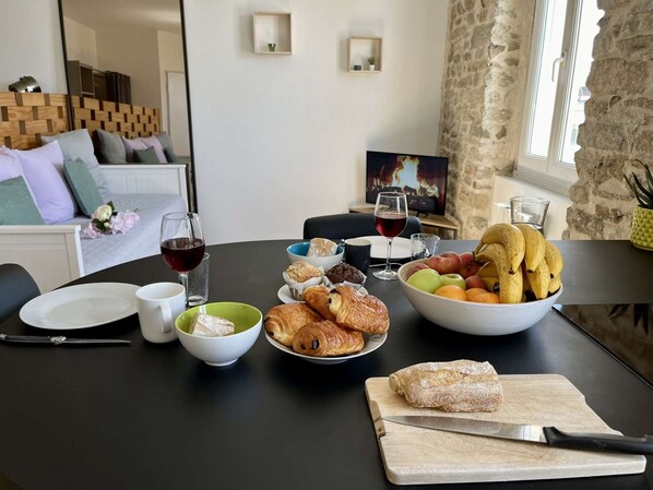 2 bedrooms, iron/ironing board, WiFi, bed sheets - Cozy and bright accommodation with exposed stonework – Étang au Duc (Vannes)