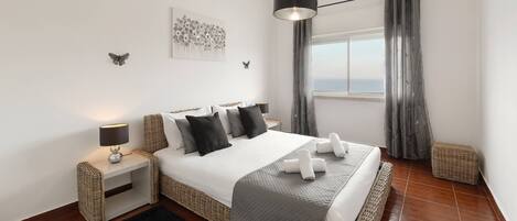 4 chambres, fer et planche à repasser, lit parapluie, accès Internet