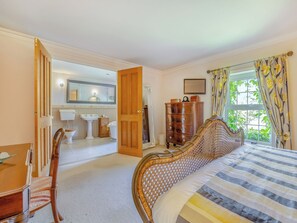 5 bedrooms, free WiFi, bed sheets