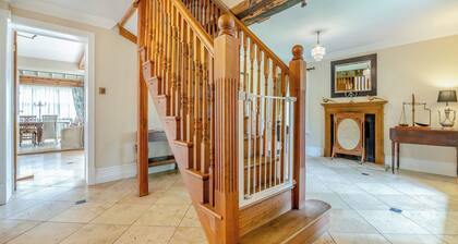 The Farmhouse- UK47148