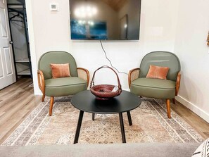 Interior - Paddlewhack Cabin 5-The Bow (Jefferson)