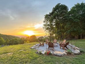Terrace/patio - Chase N' Sunsets - NEW Listing, Brow view, between Mentone & Little River Canyon (Fort Payne)