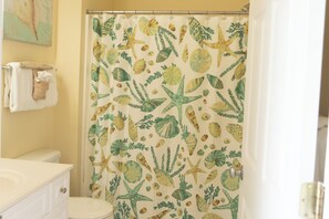 Hair dryer, soap, toilet paper - Cozy 1-bedroom, mini suite, Sunset Beach (Sunset Beach)