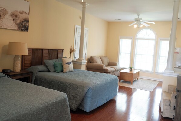 1 bedroom, iron/ironing board, WiFi, bed sheets - Cozy 1-bedroom, mini suite, Sunset Beach (Sunset Beach)
