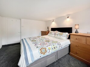 3 Schlafzimmer, Reisekinderbett, kostenloses WLAN, Bettwäsche