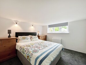 3 bedrooms, free WiFi, bed sheets - 3 bedroom accommodation in East Orchard, near Shaftesbury (East Orchard, near Shaftesbury)