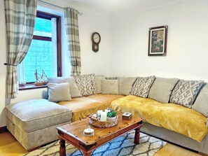 TV - Discover our charming holiday home in Cairnbulg, Fraserburgh. (Cairnbulg, near Fraserburgh)