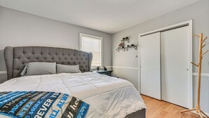 Unclassified image, 4 of 24, button - Pet-Friendly Valley Stream Duplex - 1 Mi to Mall! (Valley Stream)