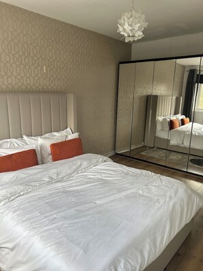 2 quartos, ferros/tábuas de passar roupa, Wi-Fi, roupa de cama